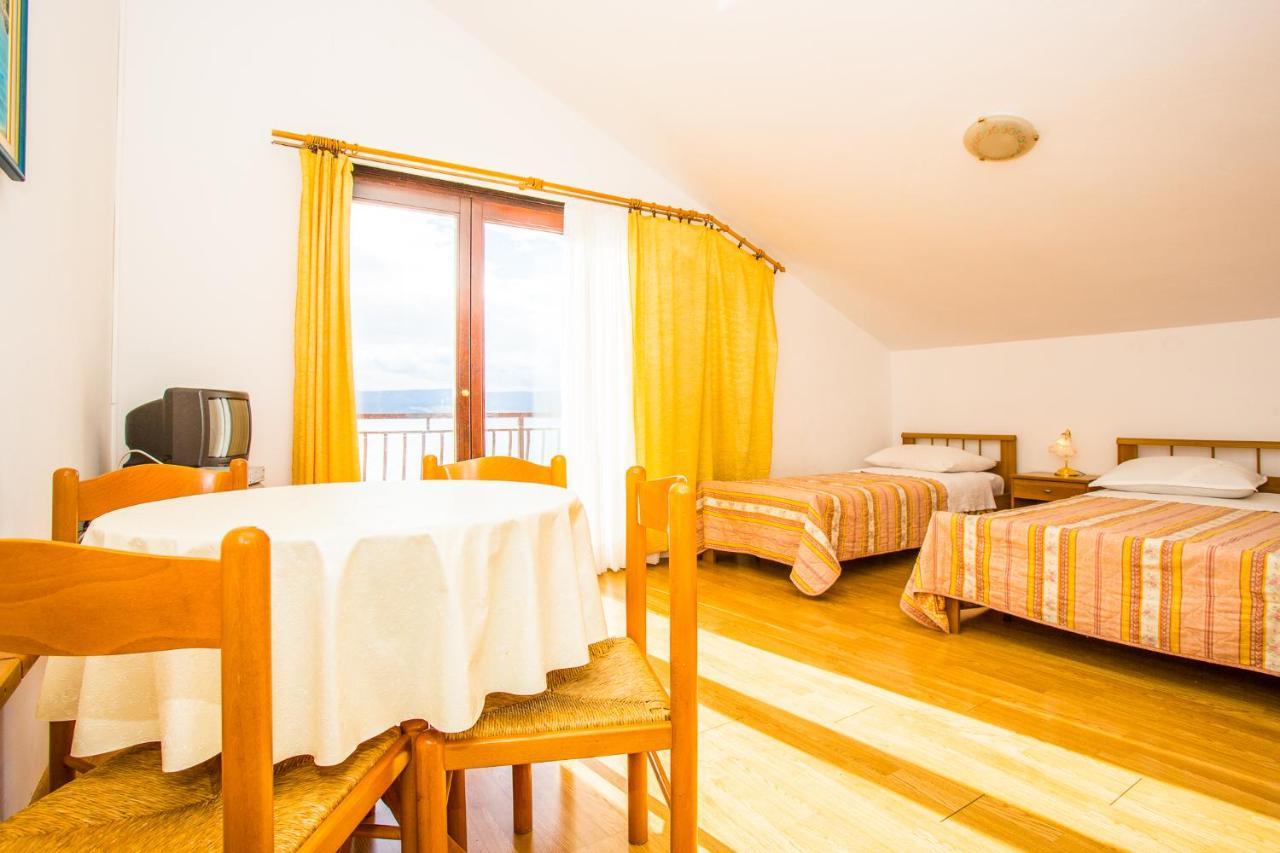 Pava * Omis
