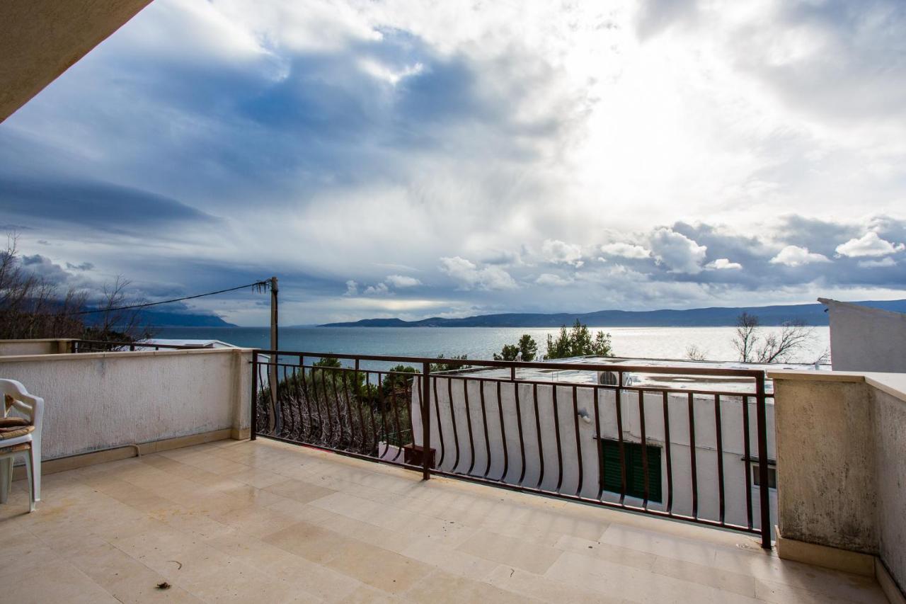 Pava Omis